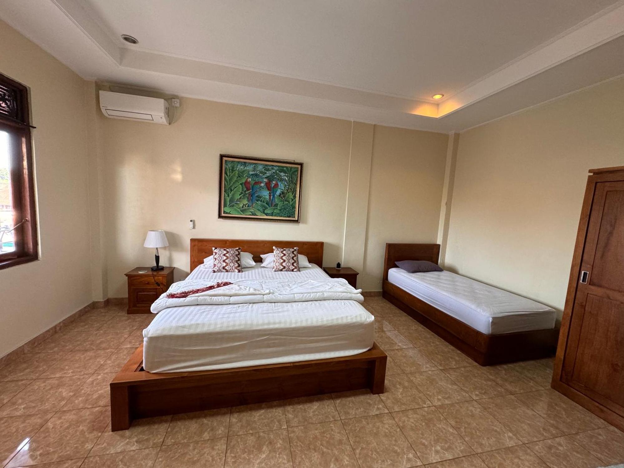 Hostel Ode *